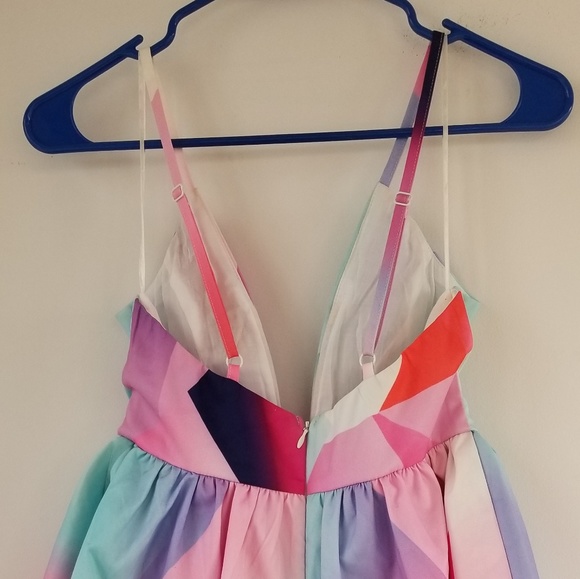 Deep V top - Picture 4 of 5